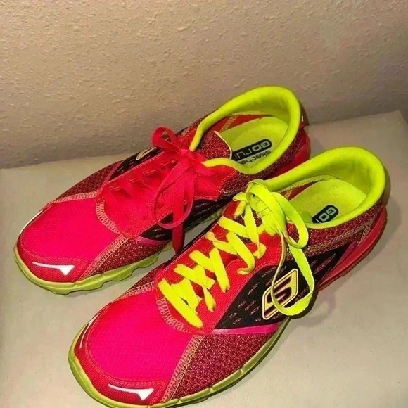 Skechers Shoes - Sketchers go run2